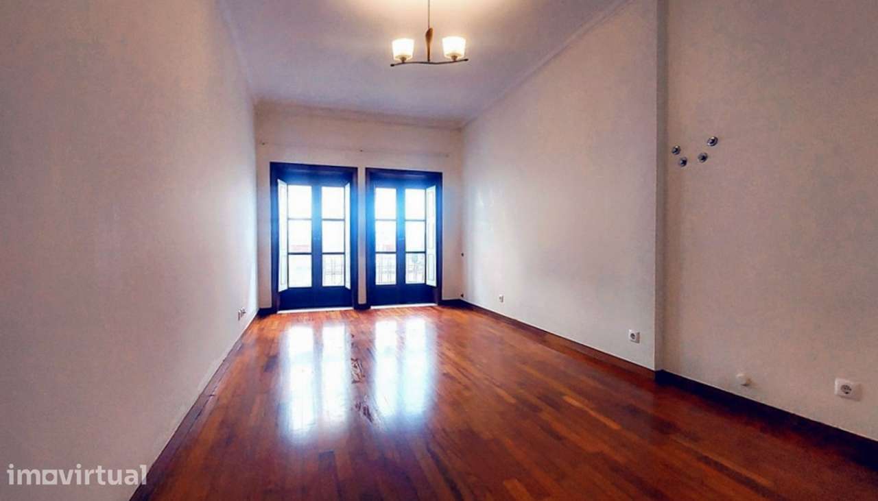 Venda de Andar Moradia T1+1 duplex no centro da cidade de Viana do Cas - Grande imagem: 2/30