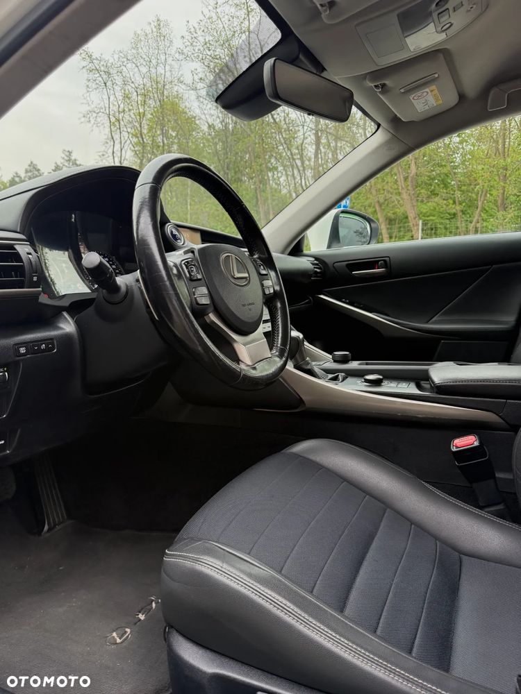 Lexus IS 300h Elegance - 23