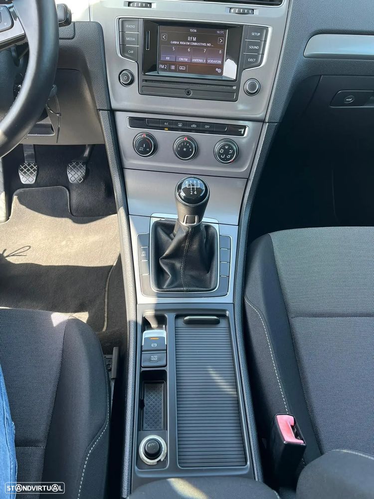 VW Golf 1.6 TDi Trendline BlueMotion - 21