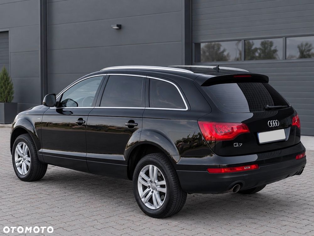 Audi Q7 2010 photo 2