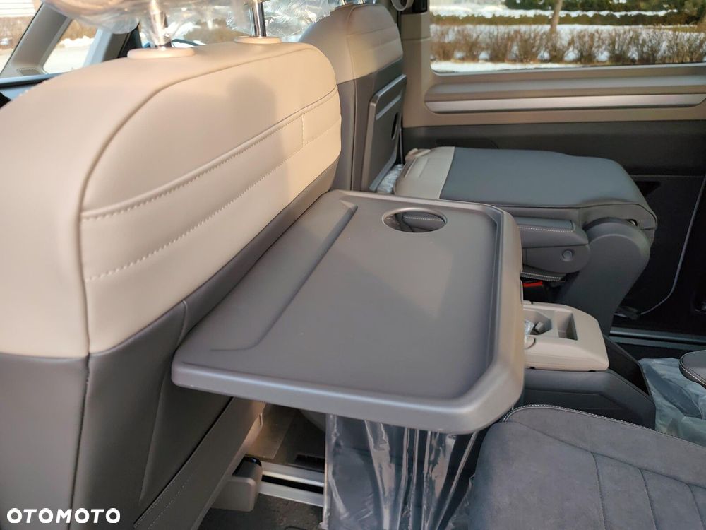 Volkswagen Multivan - 32