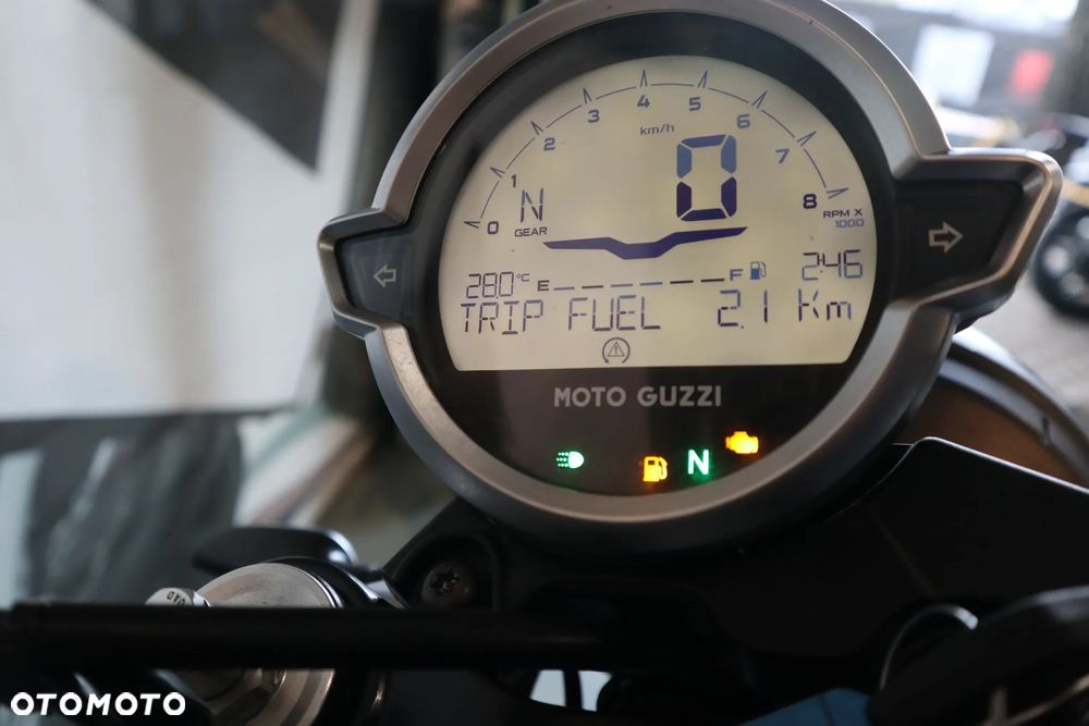 Moto Guzzi V7 - 2