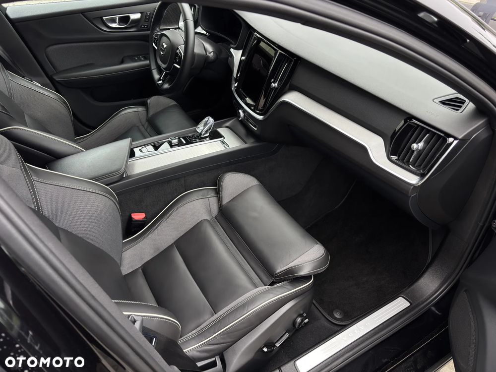 Volvo S60 B5 B Ultimate Dark - 21