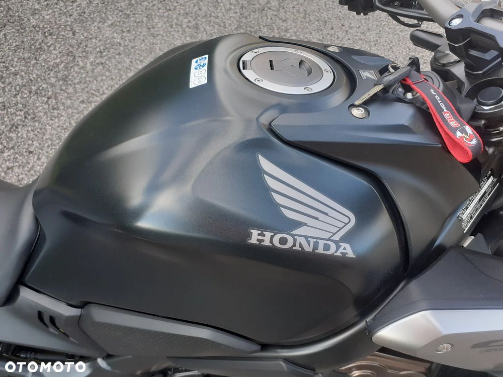 Honda CB - 12
