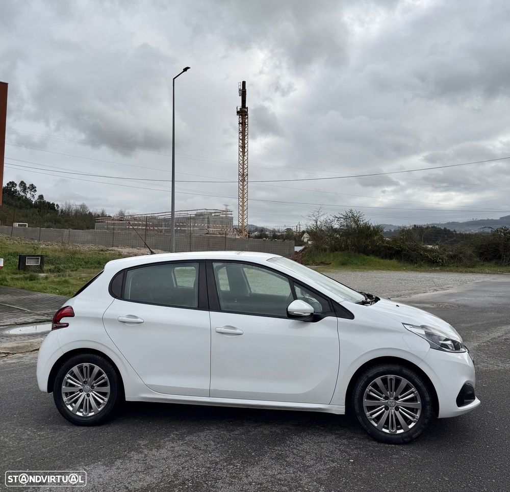 Peugeot 208 1.2 PureTech Signature - 4