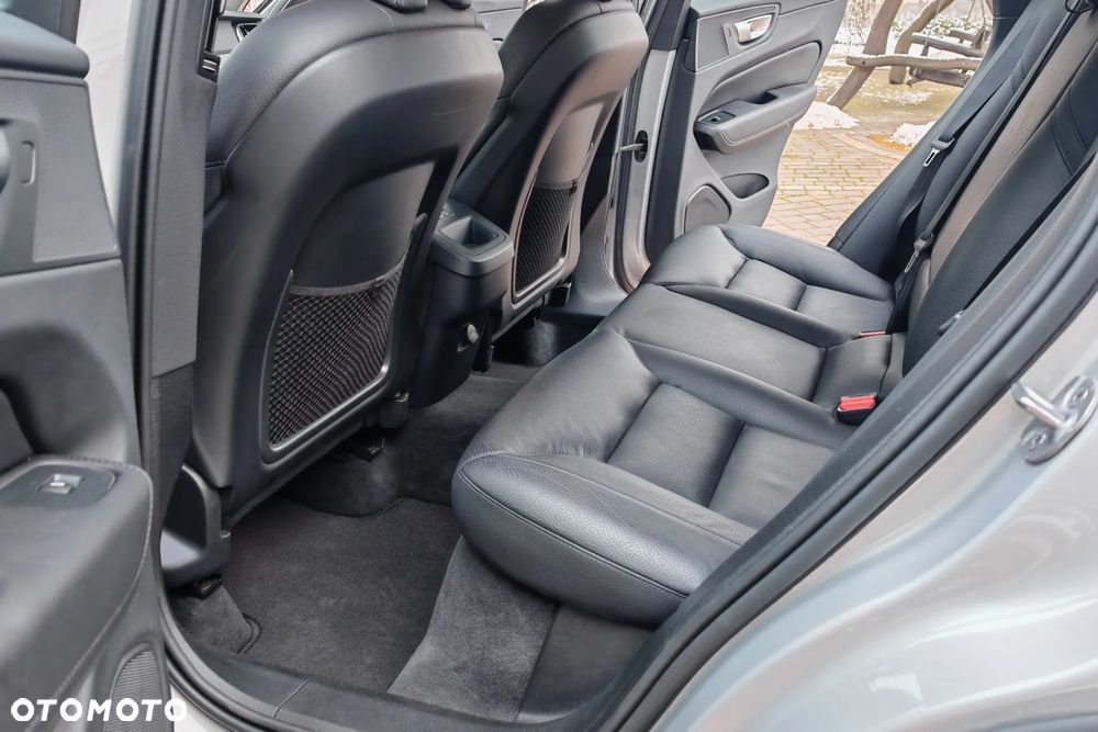 Volvo XC 60 B4 D AWD Plus Dark - 14