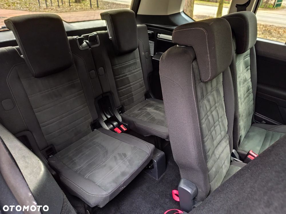 Volkswagen Touran 2.0 TDI SCR DSG Highline - 30