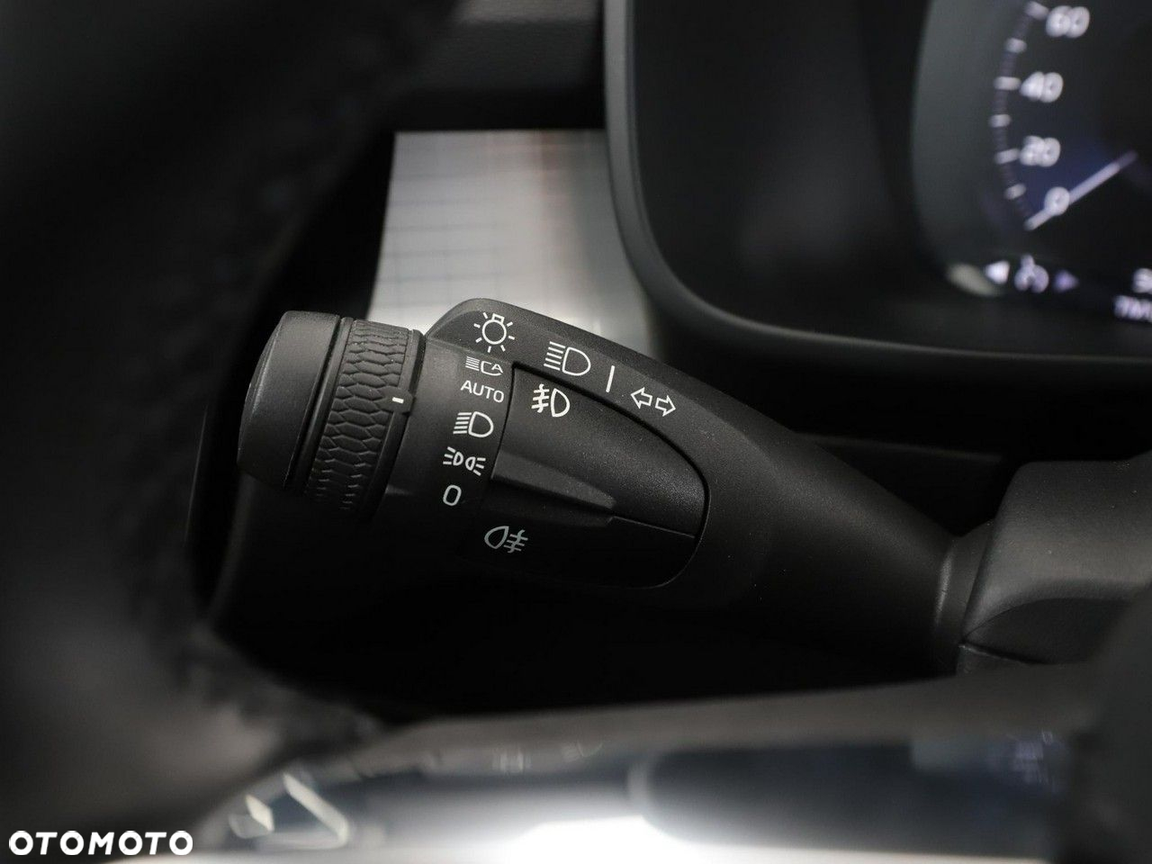 Volvo XC 40 T3 Momentum Pro - 32