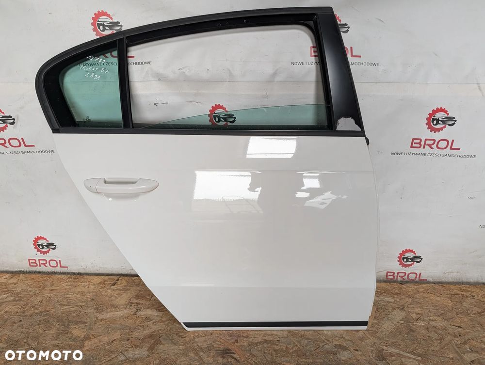 DRZWI TYLNE PRAWE VW PASSAT B7 SEDAN 12'  LB9A - 1