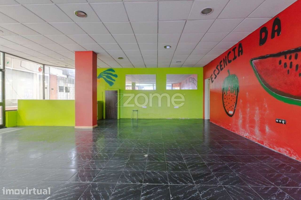 Loja com 118 m², armazém e acesso à garagem no centro de São Mamede... - Grande imagem: 4/17