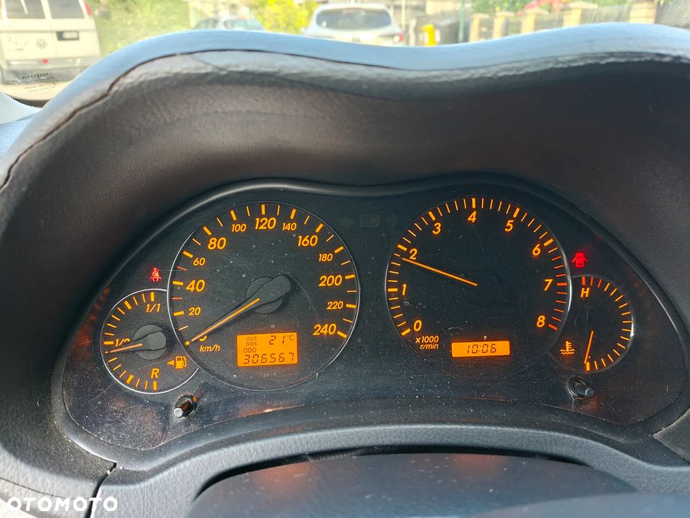 Toyota Avensis - 8