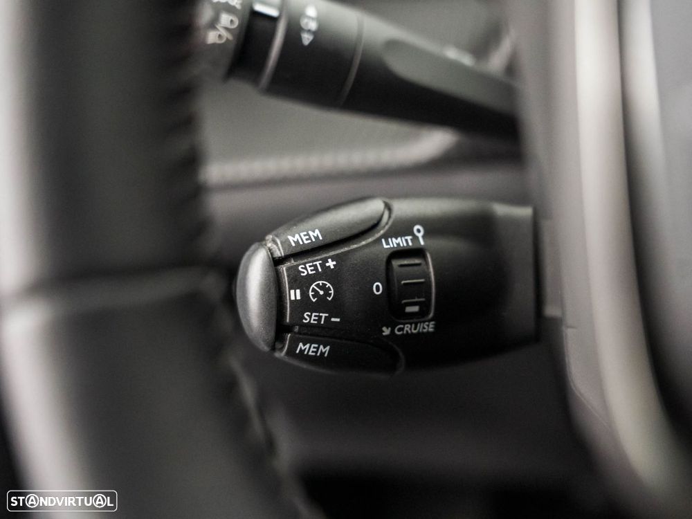 Peugeot 2008 1.2 PureTech Active Pack - 18