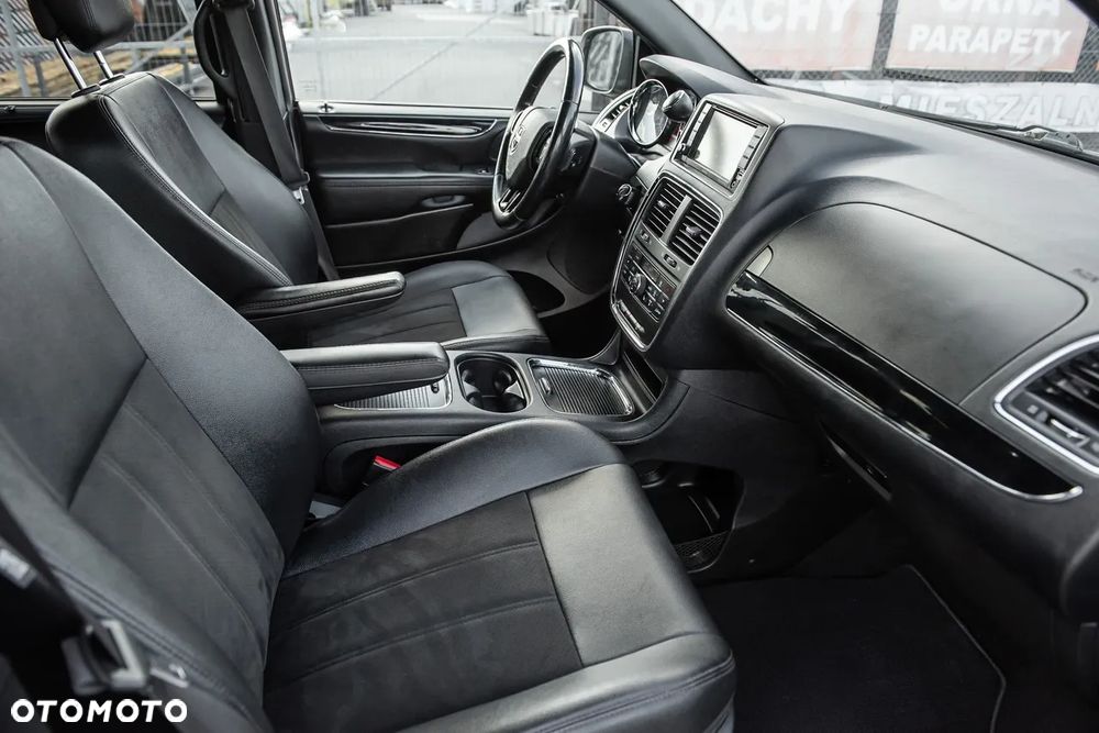 Dodge Grand Caravan 3.6 R/T - 34