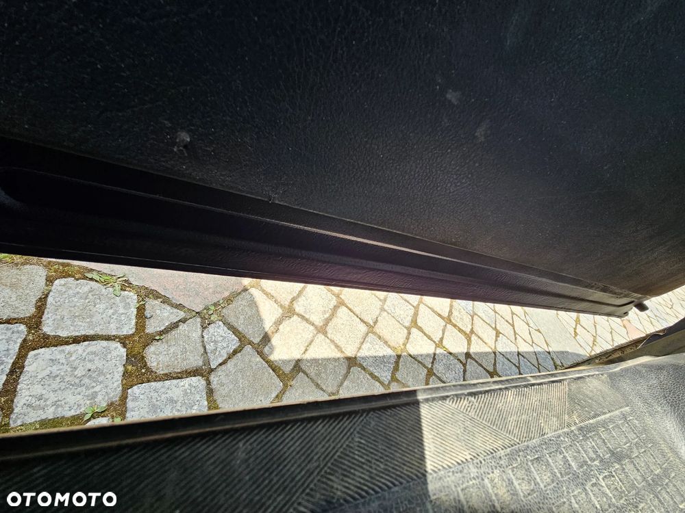 Volkswagen Caravelle - 13