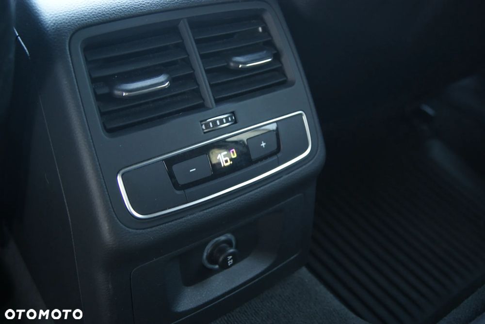 Audi A4 Avant 2.0 TDI ultra S tronic sport - 22