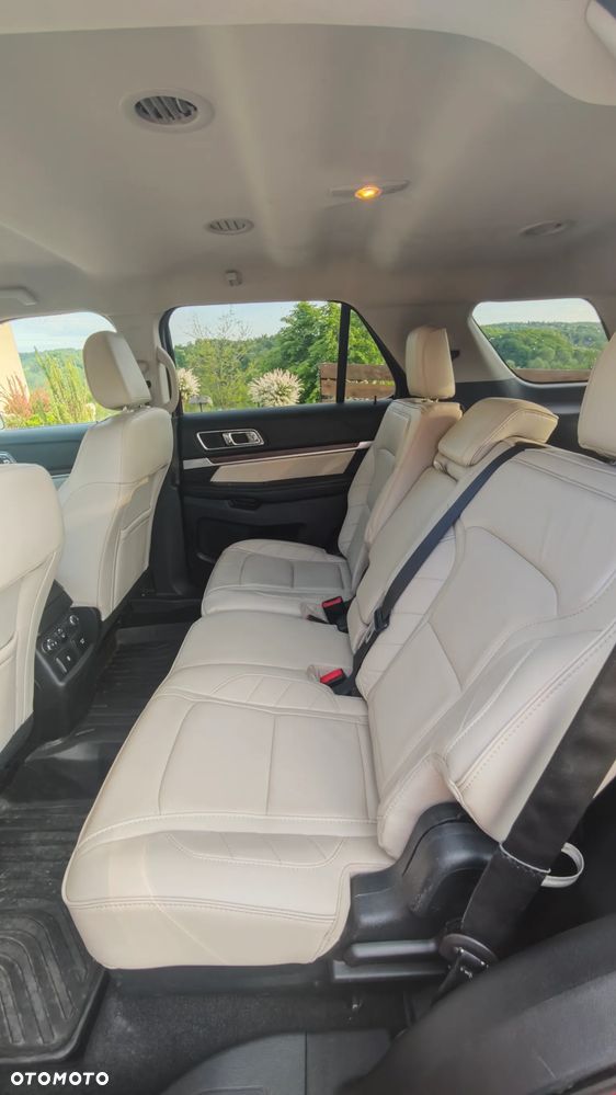Ford Explorer - 20
