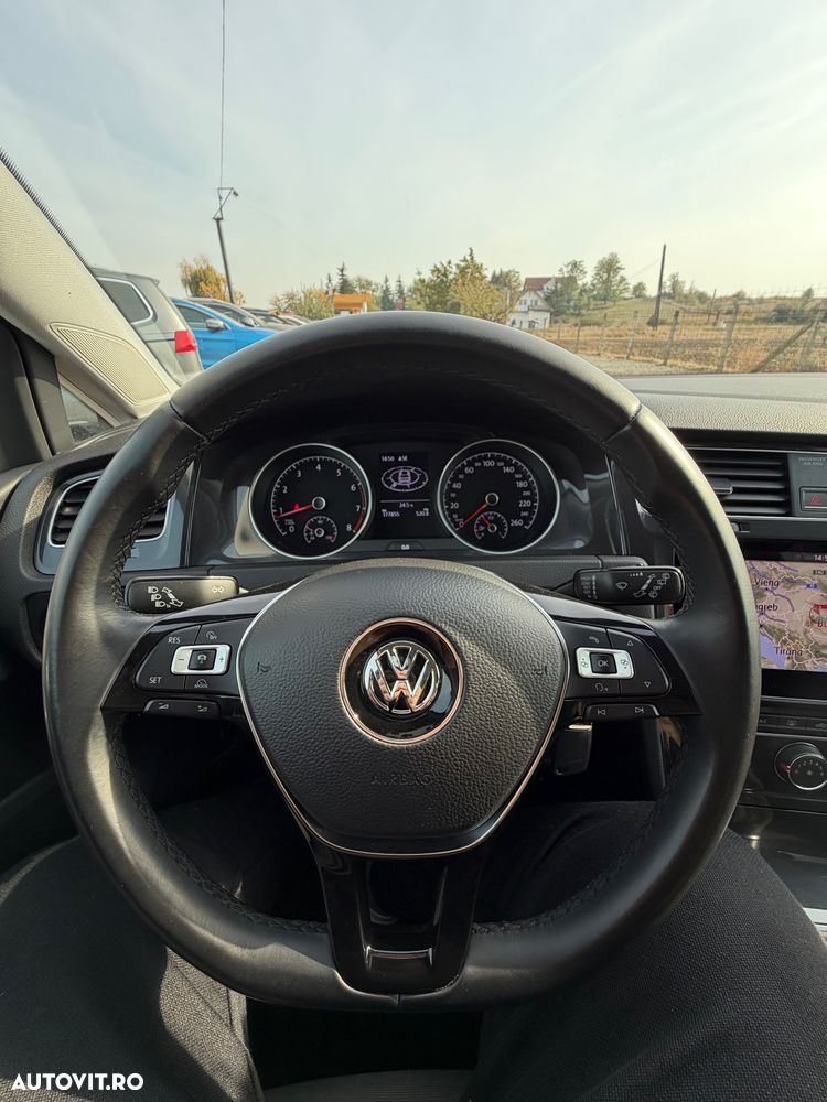 Volkswagen Golf - 6