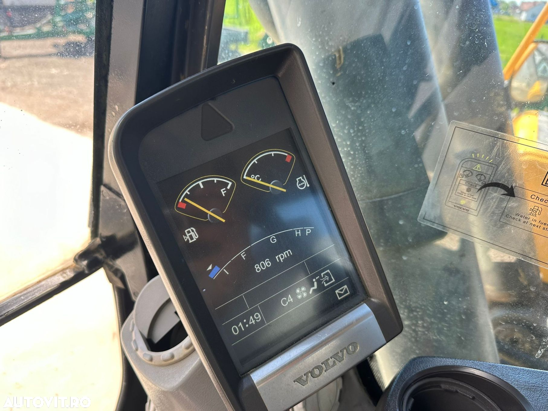 Volvo EC 300 DL Excavator - 11