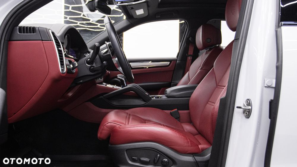 Porsche Cayenne Platinum Edition - 17