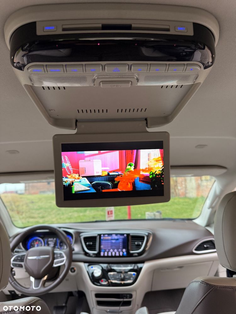 Chrysler Pacifica - 31