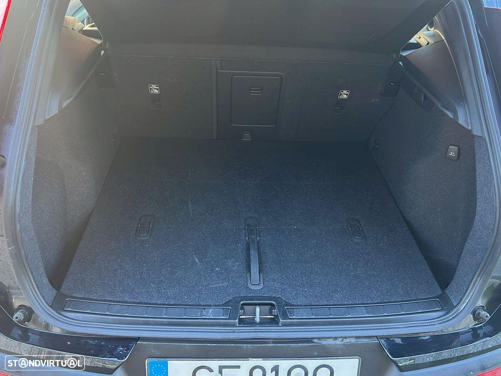 Volvo XC 40 2.0 B3 Plus Dark - 14