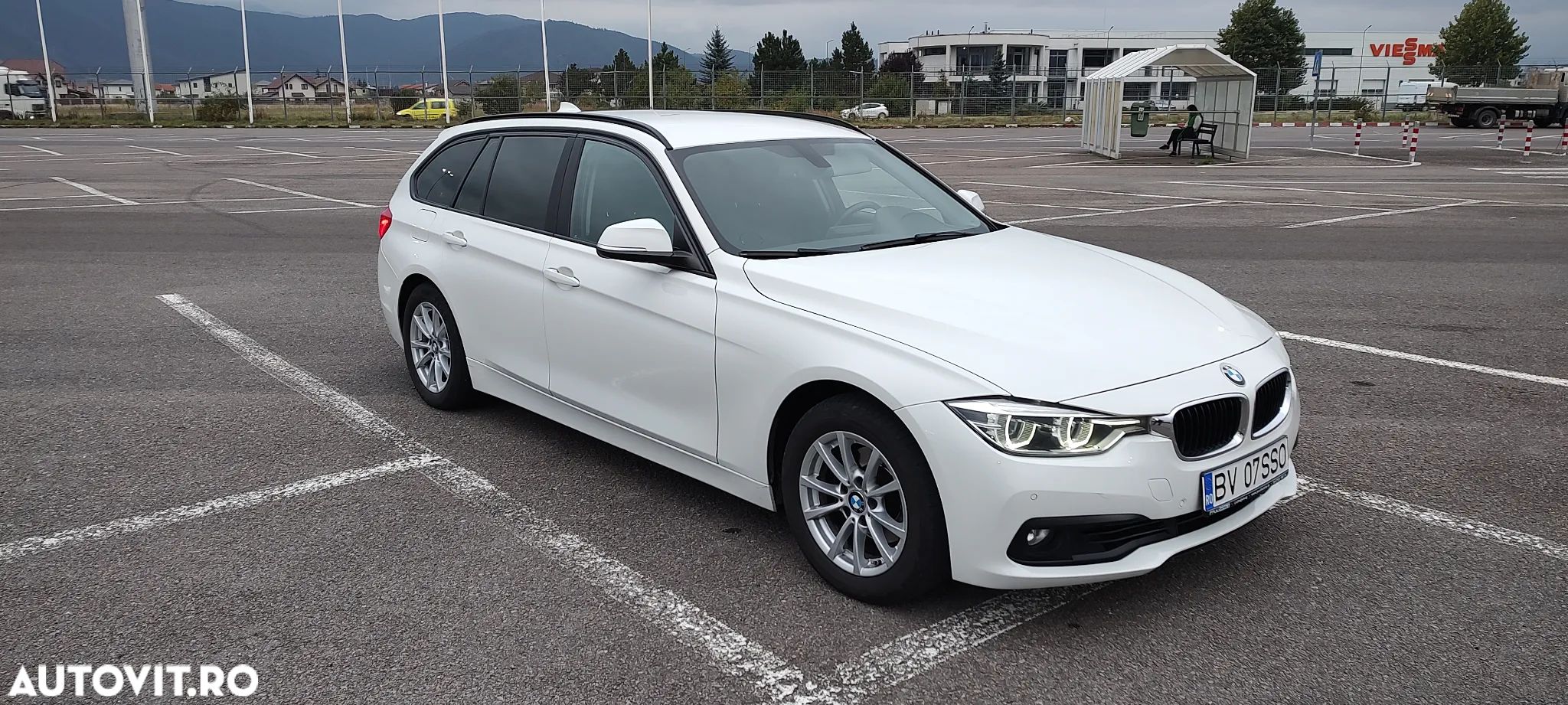 BMW Seria 3 320i Touring Aut. Advantage - 1