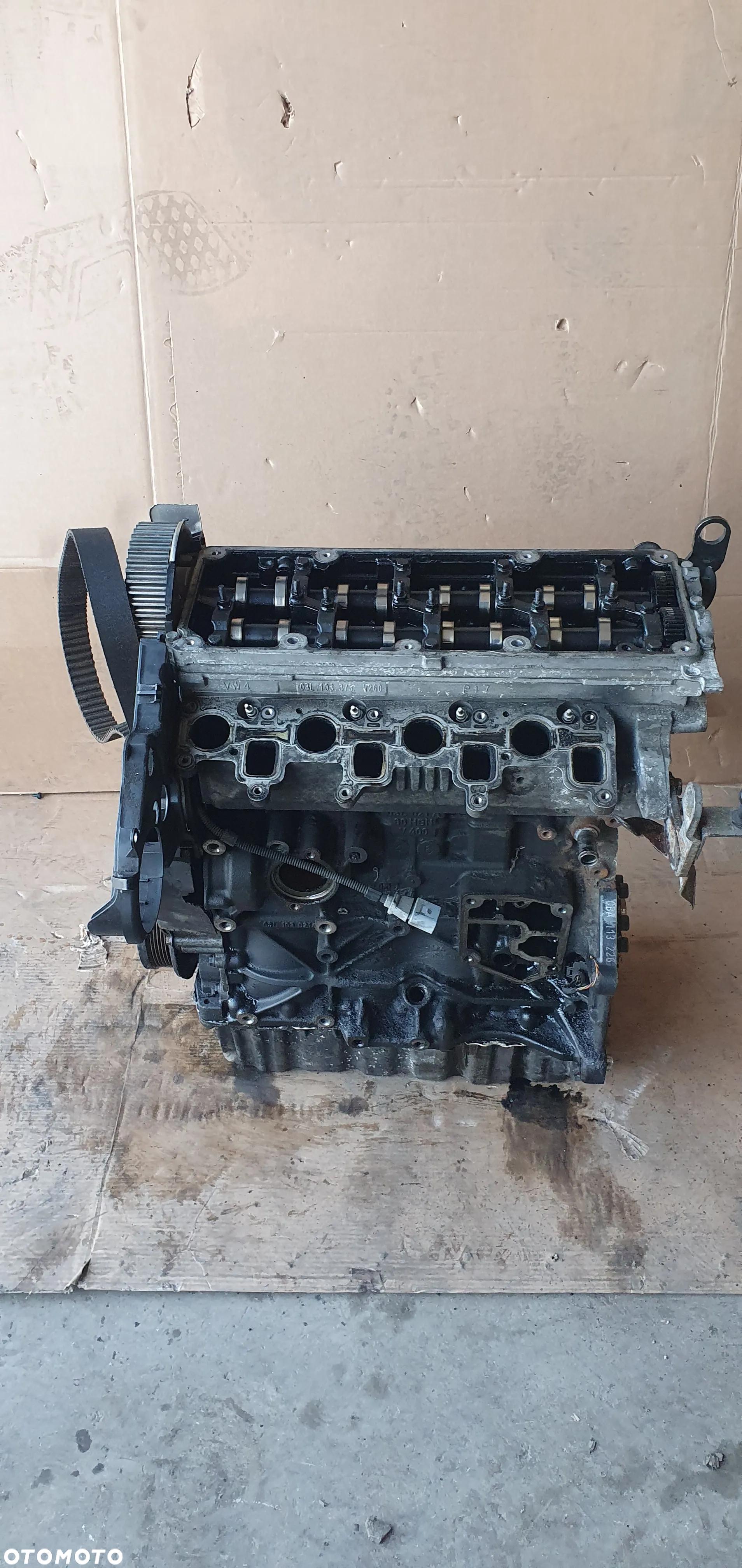 Silnik słupek blok silnika VW Passat B6 2.0 TDI CBA - 2