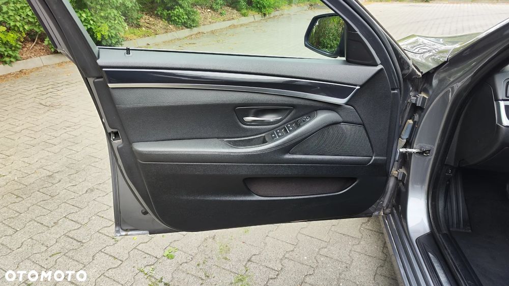BMW Seria 5 520d - 23