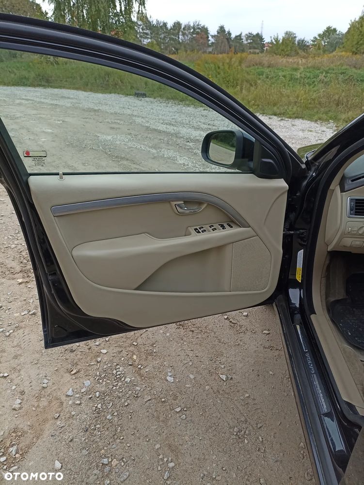 Volvo V70 D5 Momentum - 24