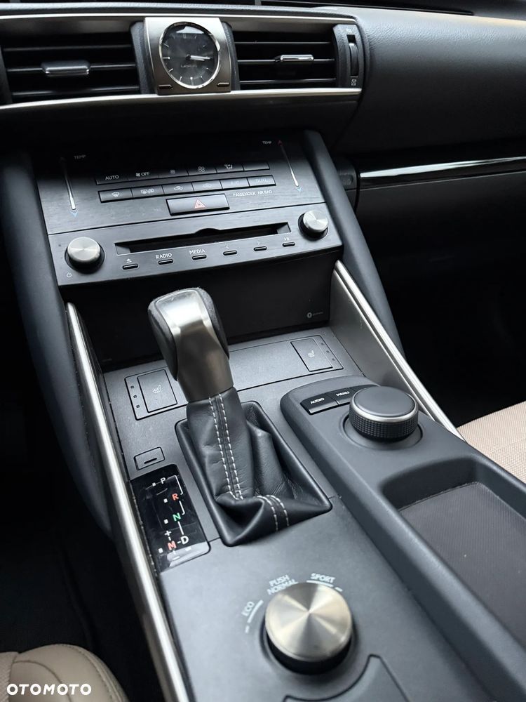Lexus IS 200t / 300 Elegance - 7