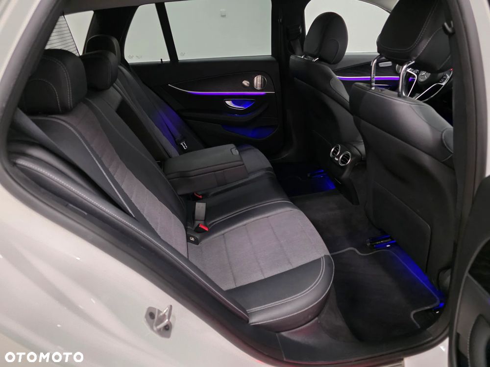 Mercedes-Benz Klasa E 300 de 4-Matic Exclusive - 21