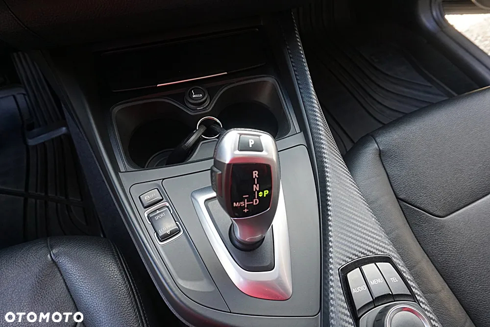 BMW Seria 1 120d Sport-Aut Urban Line - 31