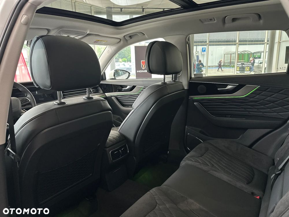 Hongqi HS5 - 12