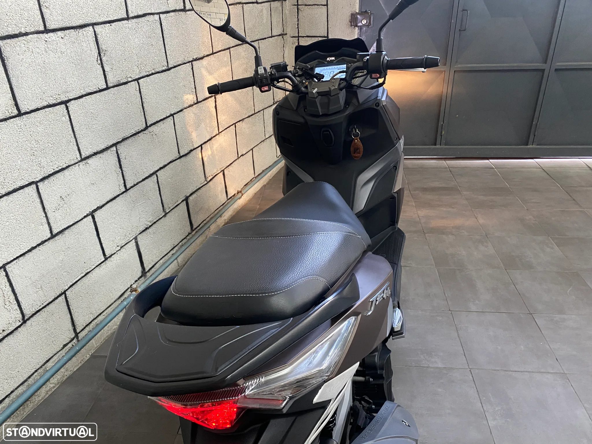 Sym JET C/nova de Garagem - 5