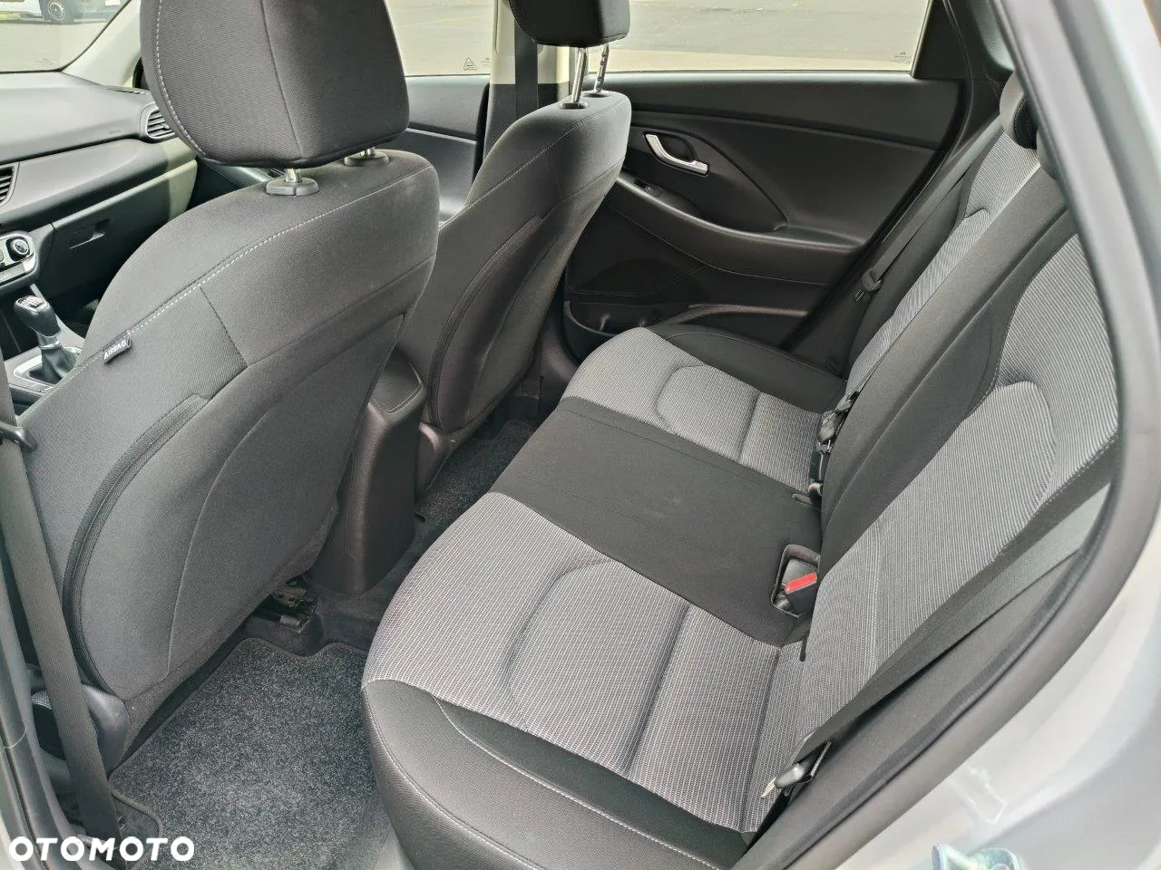 Hyundai i30 1.5 DPI Classic + - 10