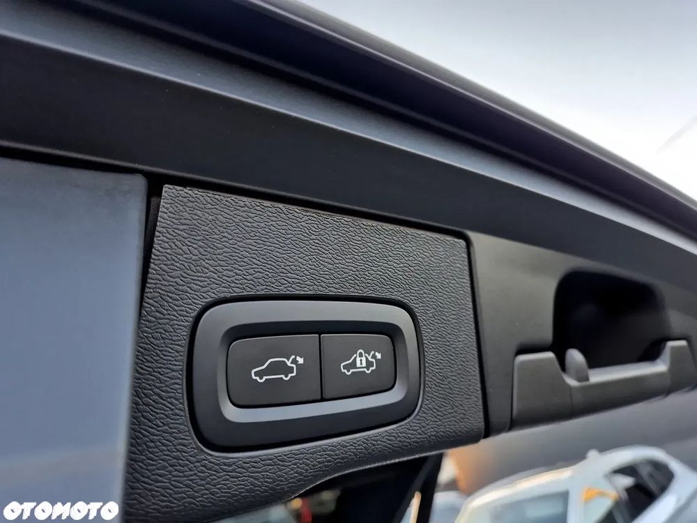 Volvo XC 60 B4 D Ultimate Dark - 25