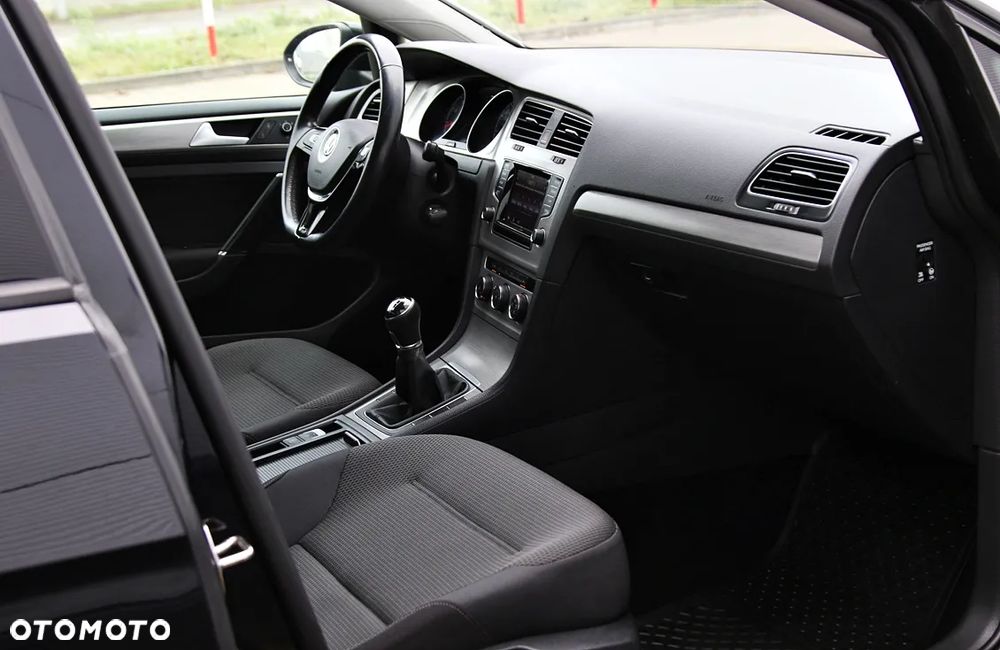 Volkswagen Golf - 37