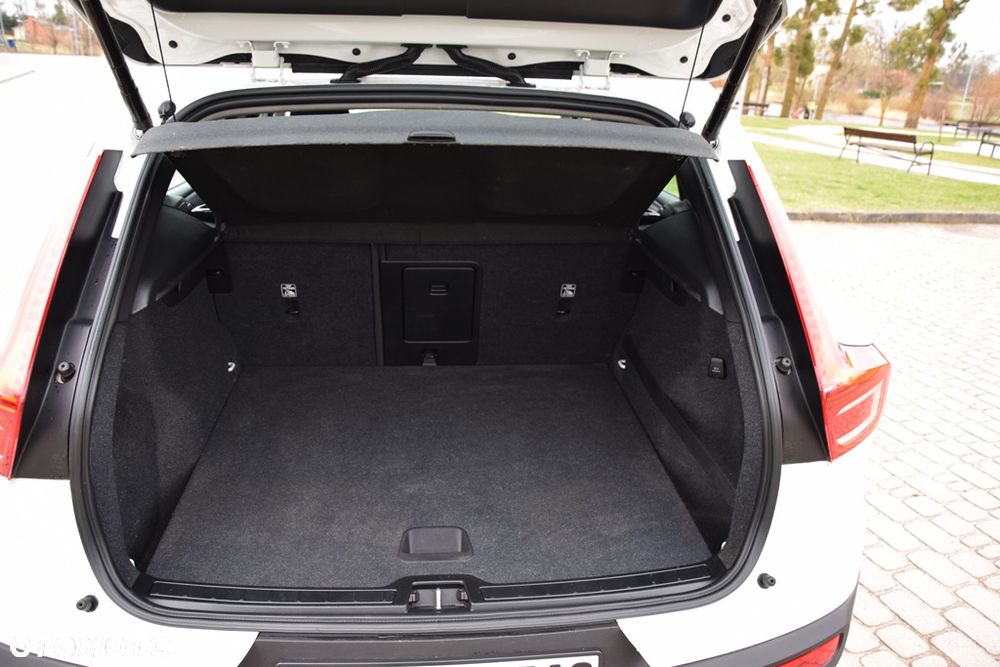 Volvo XC 40 T3 Geartronic Momentum Pro - 25