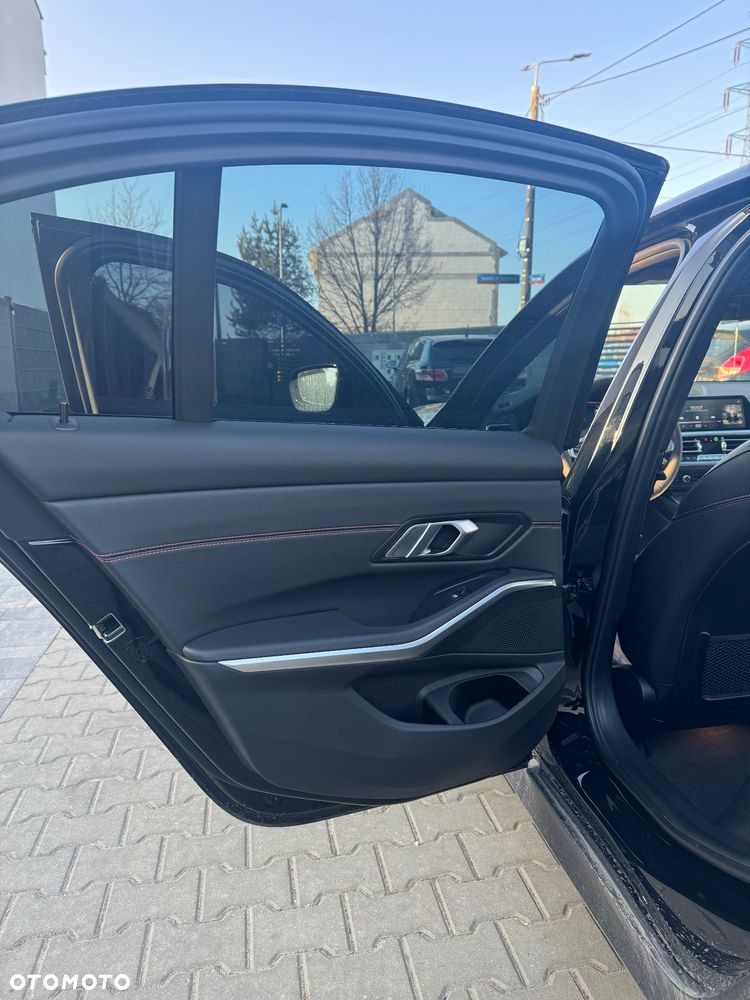 BMW Seria 3 330i xDrive Sport - 33