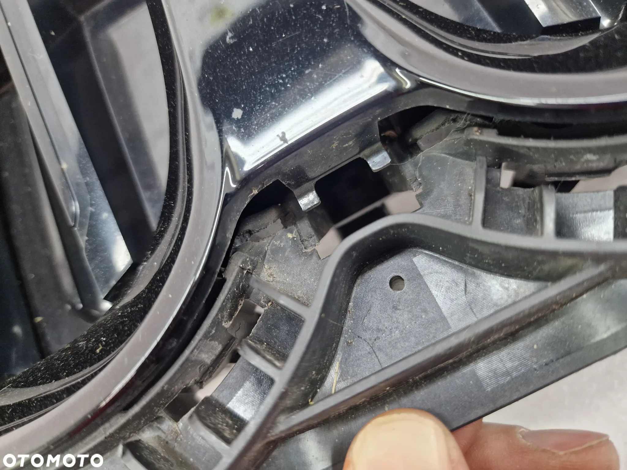 BMW G20 / G21 / G28 ATRAPA / GRILL ZDERZAKA PRZEDNIEGO PRZÓD + ŻALUZJA CZARNA W POŁYSKU , NR 187156-10 18715610 / 5A22C60 , NR AUKCJI GL703 - 12