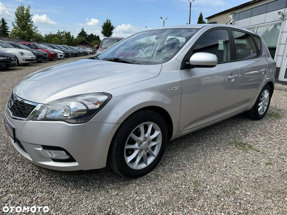 Kia Ceed 1.4 CVVT Dream-Team Edition - 33