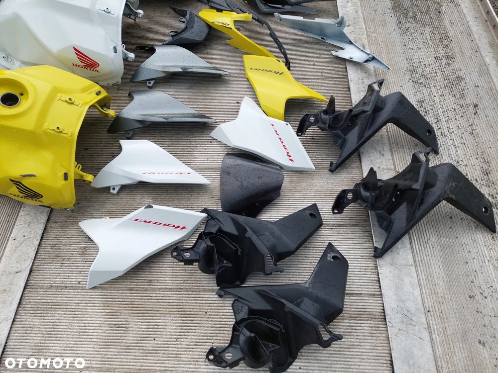 Honda CB 750 RH12 Hornet bok boczek owiewka wypełnienie zbiornik paliwa - 4