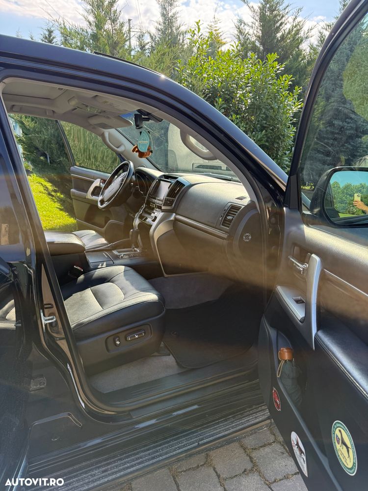 Toyota Land Cruiser 250 - 10