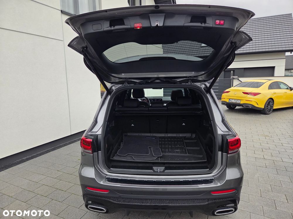 Mercedes-Benz GLB 250 4-Matic AMG Line 8G-DCT - 24