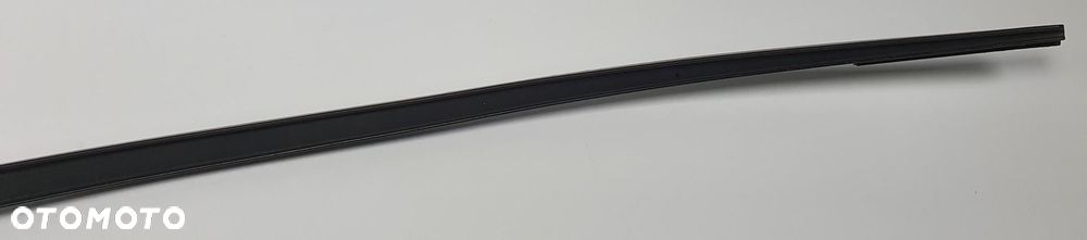 LISTWA SZYBY CZOŁOWEJ PRAWA VOLVO C70 II 30787525 P154416800 - 2