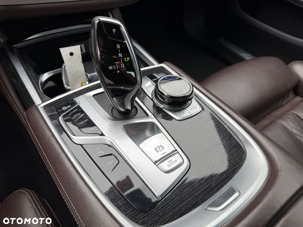 BMW Seria 7 740d xDrive - 19