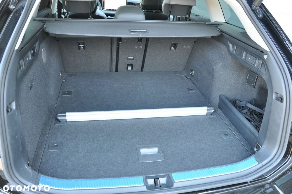 Volkswagen Passat Variant 1.5 TSI ACT mHEV Elegance DSG - 32