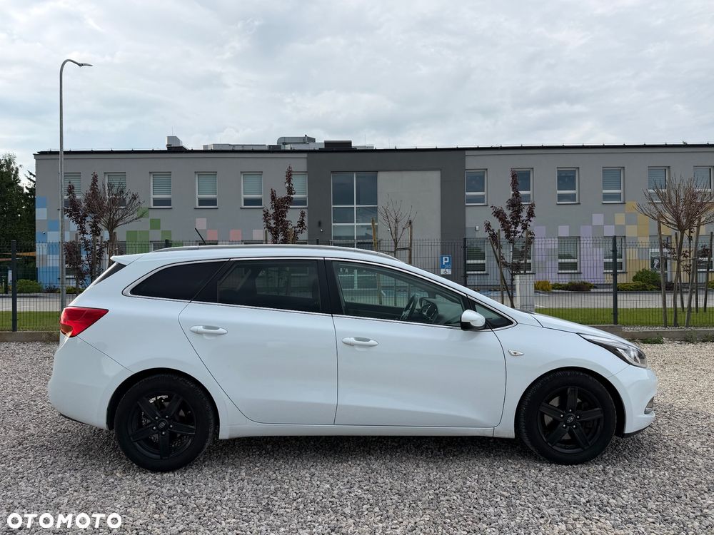 Kia Ceed - 10