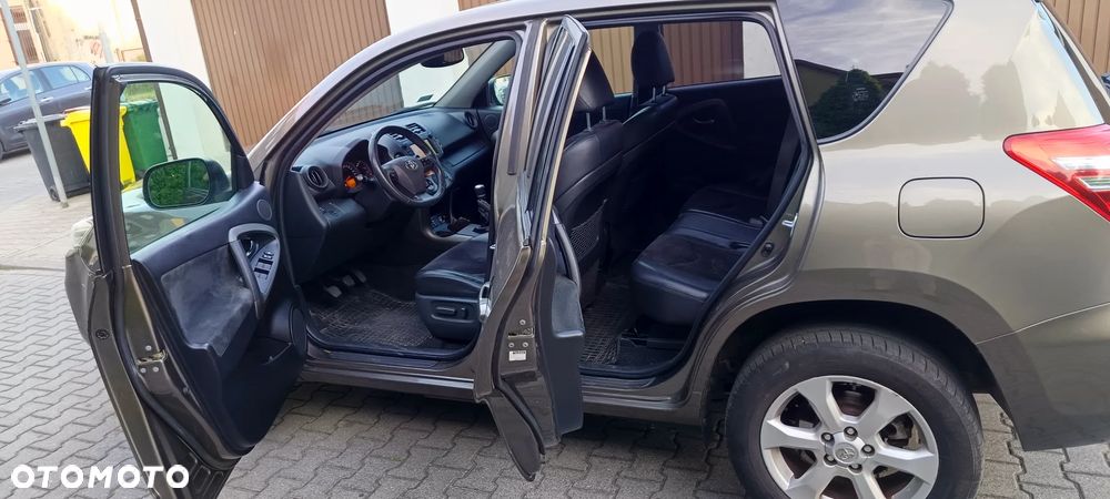 Toyota RAV4 2.2 D-4D Premium - 8