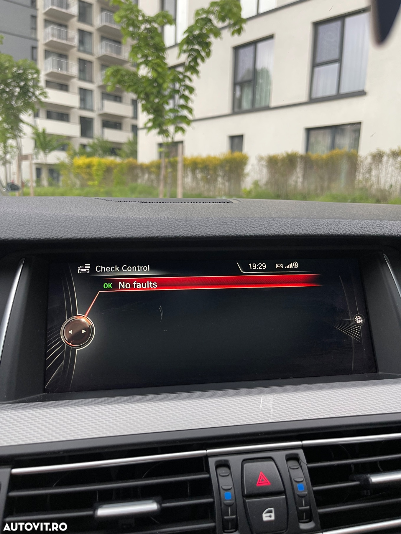 BMW Seria 5 530d xDrive AT - 25